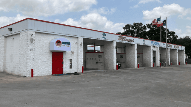 Food Truck Space - Miami Carwash