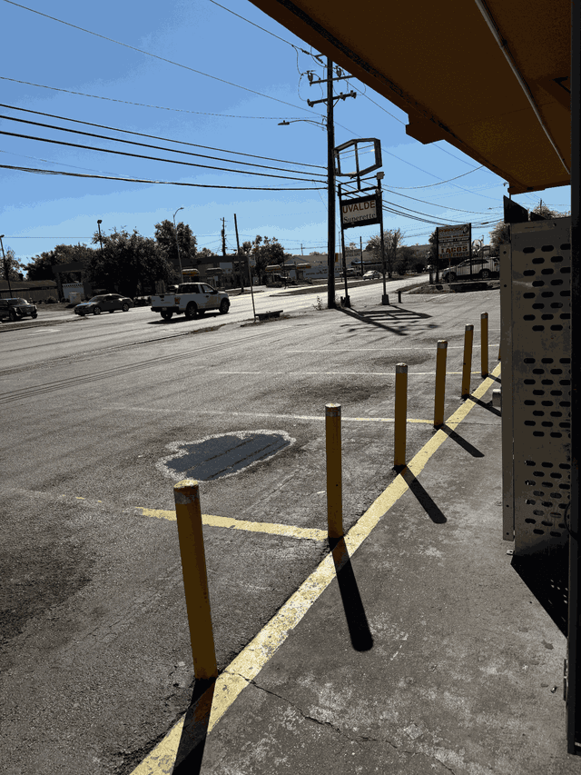 Uvalde Market Parking Lot