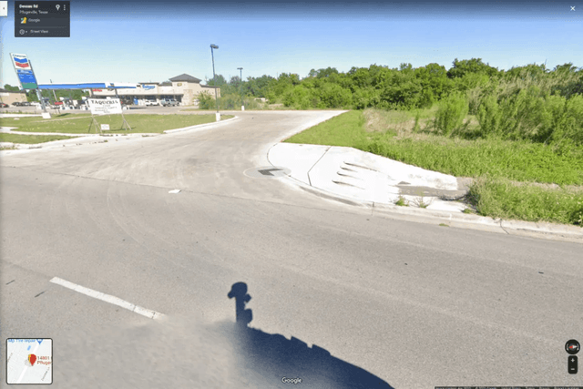 Prime Lunchtime Location - 14815 Dessau Rd. Heavy traffic, low competition