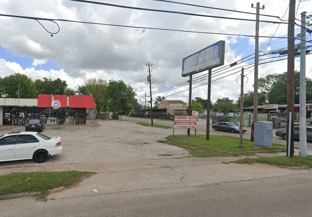 Food Truck space for rent at convenience store