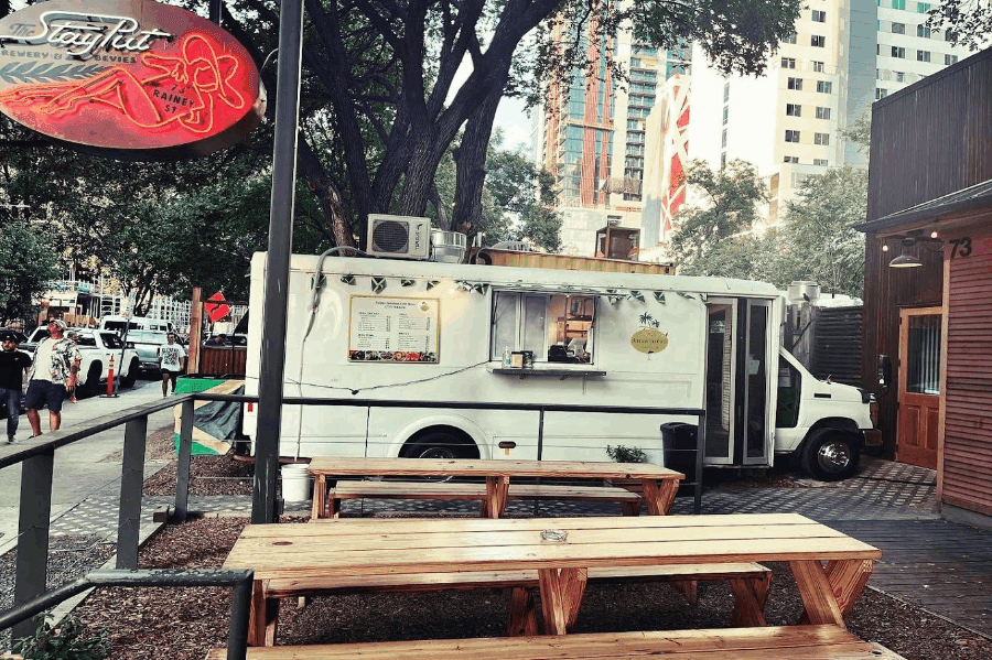 Bars and Food Trucks: a Match Made in Heaven